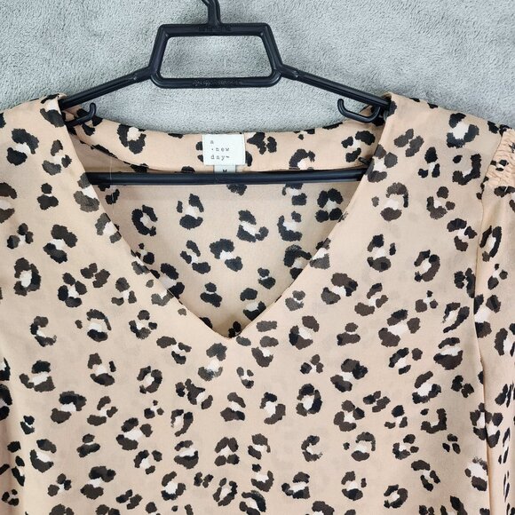 Women's Beige Leopard Print Blouse Top V-Neck Long Sleeve A New Day Size M - Picture 4 of 10